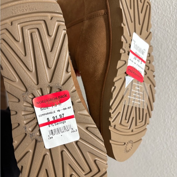 UGGS brand new - Picture 2 of 3